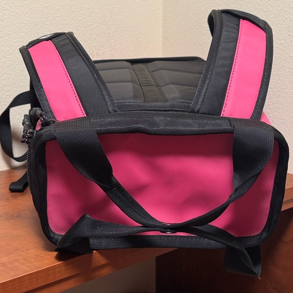 NWOT The North Face Pink and Black Backpack - Picture 6 of 15